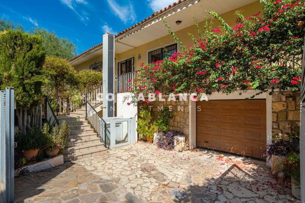 Chalet independiente en venta en Casa o chalet en Avenida Perú, Pueblo Poniente, Benidorm, Benidorm
photo 1