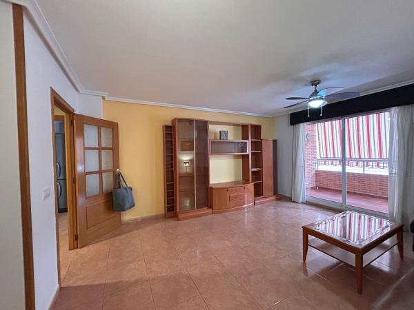 Sale of flat in Piso en Calle Rosello, Altozano, Alicante / Alacant, Alicante
thumbnail 3