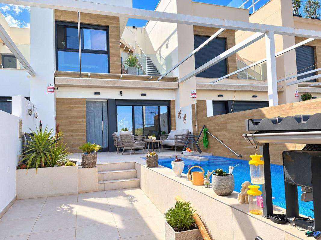 Продажа отдельного шале в Casa o chalet en Calle Rosalia de Castro, 56, Centro, Rojales, Рохалес photo 1