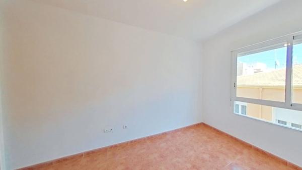 Sale of flat in Piso en Carolinas Altas, Alicante / Alacant, Alicante
thumbnail 3