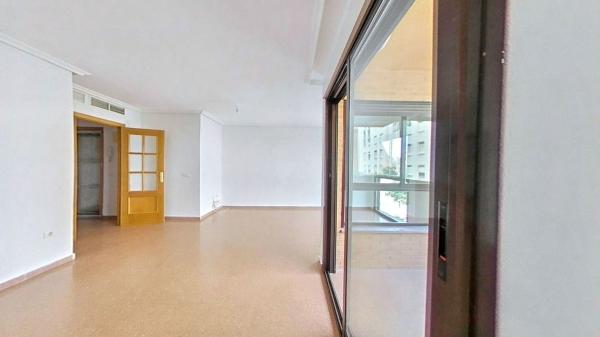 Sale of flat in Piso en Garbinet - Parque de las Avenidas, Alicante / Alacant, Alicante
 photo 4