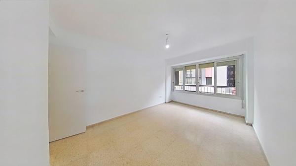 Sale of flat in Piso en Carolinas Bajas, Alicante / Alacant, Alicante
photo 1