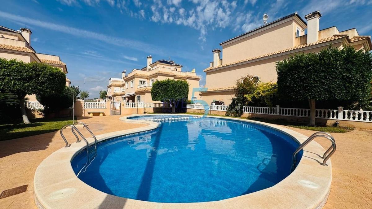Продажа отдельного шале в  Casa o chalet en Torre de la Horadada, Pilar de la Horadada, Пилар де ла Орадада photo 2