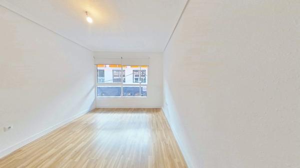 Sale of flat in Piso en Carolinas Bajas, Alicante / Alacant, Alicante
thumbnail 2
