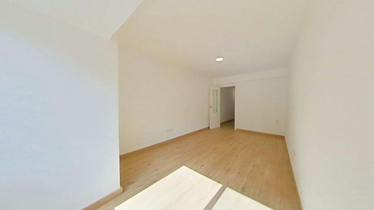 Sale of apartment in Piso en Carolinas Bajas, Alicante / Alacant, Alicante
photo 2