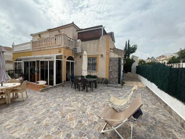 Chalet pareado en Calle Trepadora s/n, Los Balcones y los Altos, Orihuela photo 1