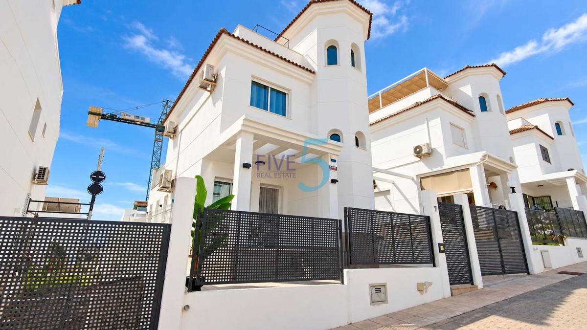 Продажа отдельного шале в Casa o chalet en San Fulgencio, Сан-Фульхенсио photo 1