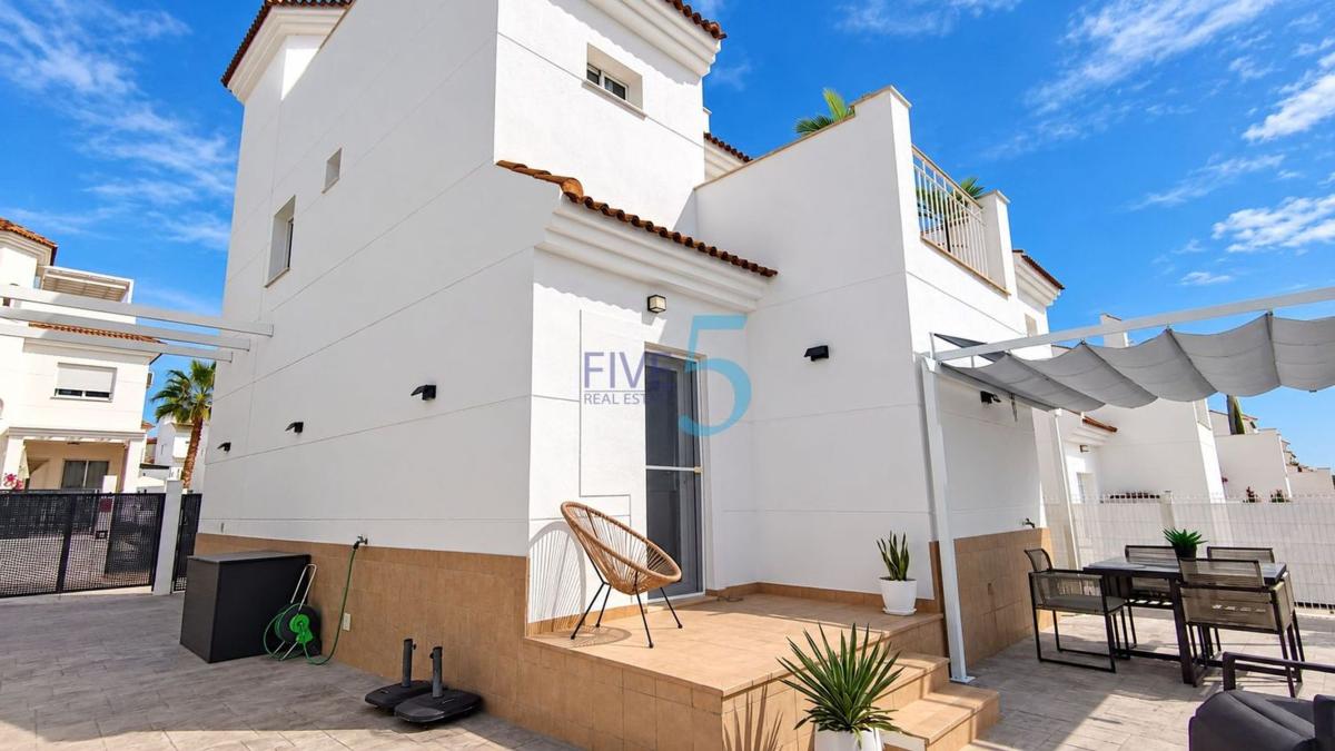 Продажа отдельного шале в Casa o chalet en San Fulgencio, Сан-Фульхенсио photo 2