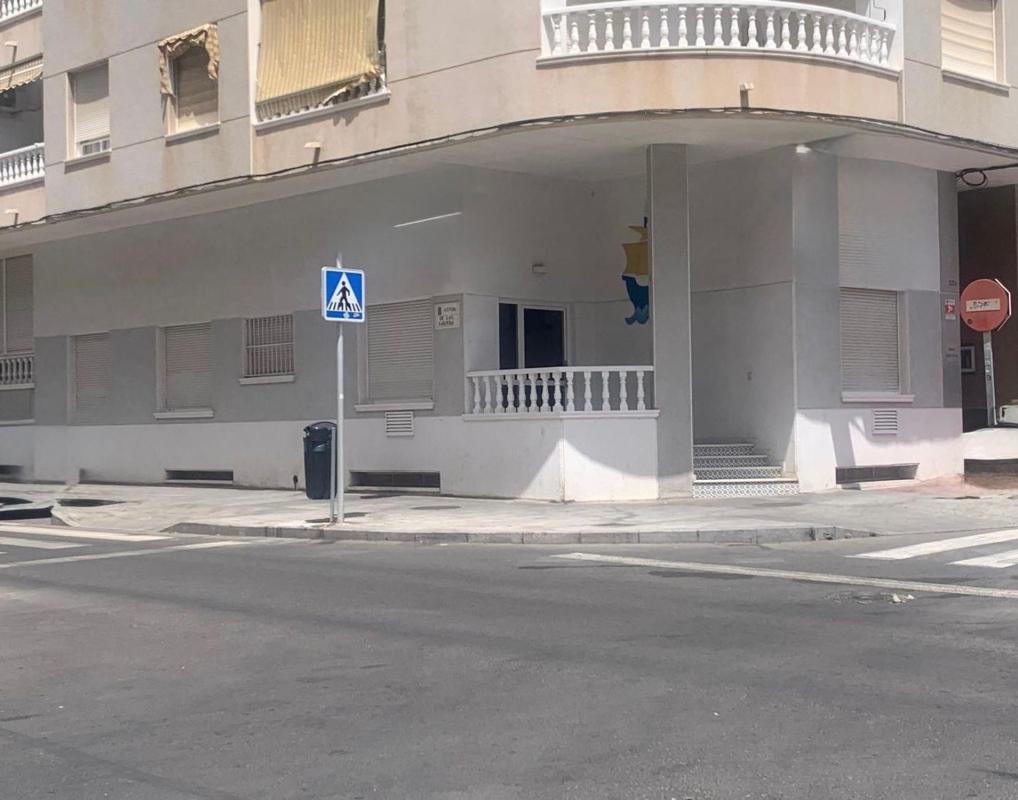 Продажа квартиры на Piso en Avenida de las Habaneras, Avenida Habaneras - Curva de Palangre, Torrevieja, Торревьеха
photo 1
