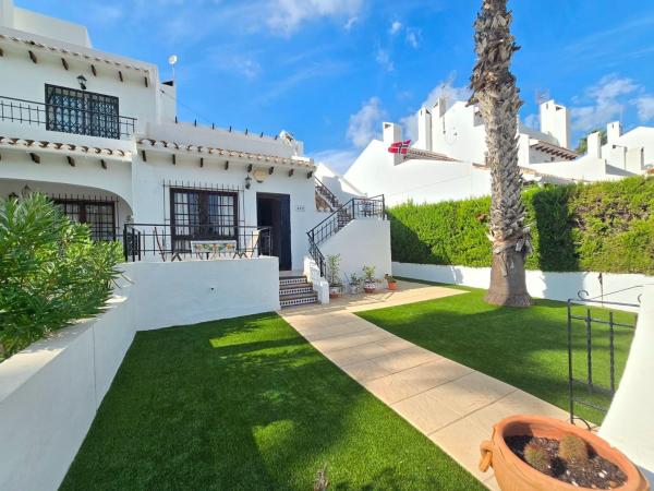 Chalet adosado en Calle Manuel de Falla, Villamartín, Orihuela photo 2