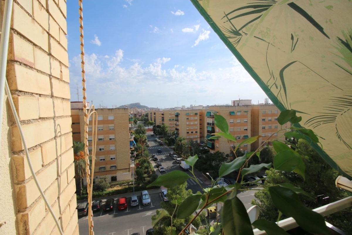 Sale of apartment in Piso en Calle Benisa, Colonia Requena - Virgen del Carmen, Alicante / Alacant, Alicante
photo 2