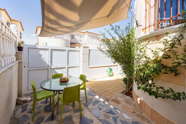 Chalet adosado en Calle Miguel Angel Blanco Garrido s/n, Parque Acuático - Sector 25, Torrevieja photo 4