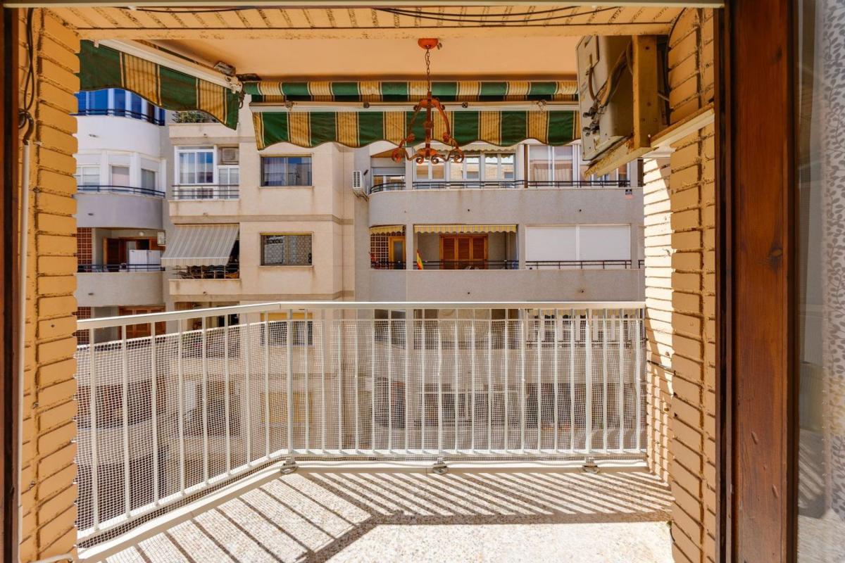 Sprzedaż mieszkania w Piso en Calle San Miguel de Salinas, El Acequión, Torrevieja, Torrevieja
photo 2