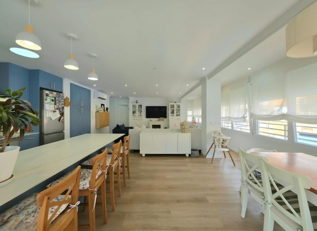 Sale of apartment in Piso en Calle Carlet, Benalúa, Alicante / Alacant, Alicante
 photo 3