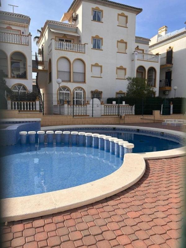 Sale of apartment in Piso en Calle Geraneos, Cañada del Molino, Torrevieja, Torrevieja
photo 1