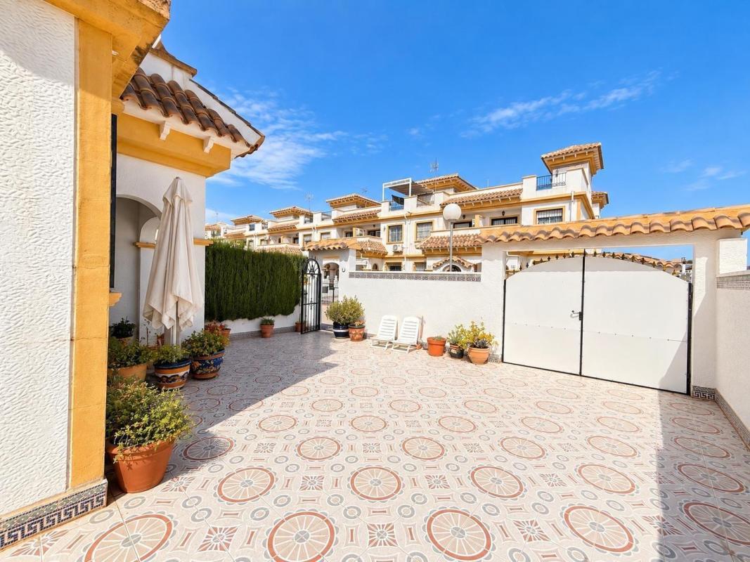 Sprzedaż szeregowego domku w , Torrevieja photo 2