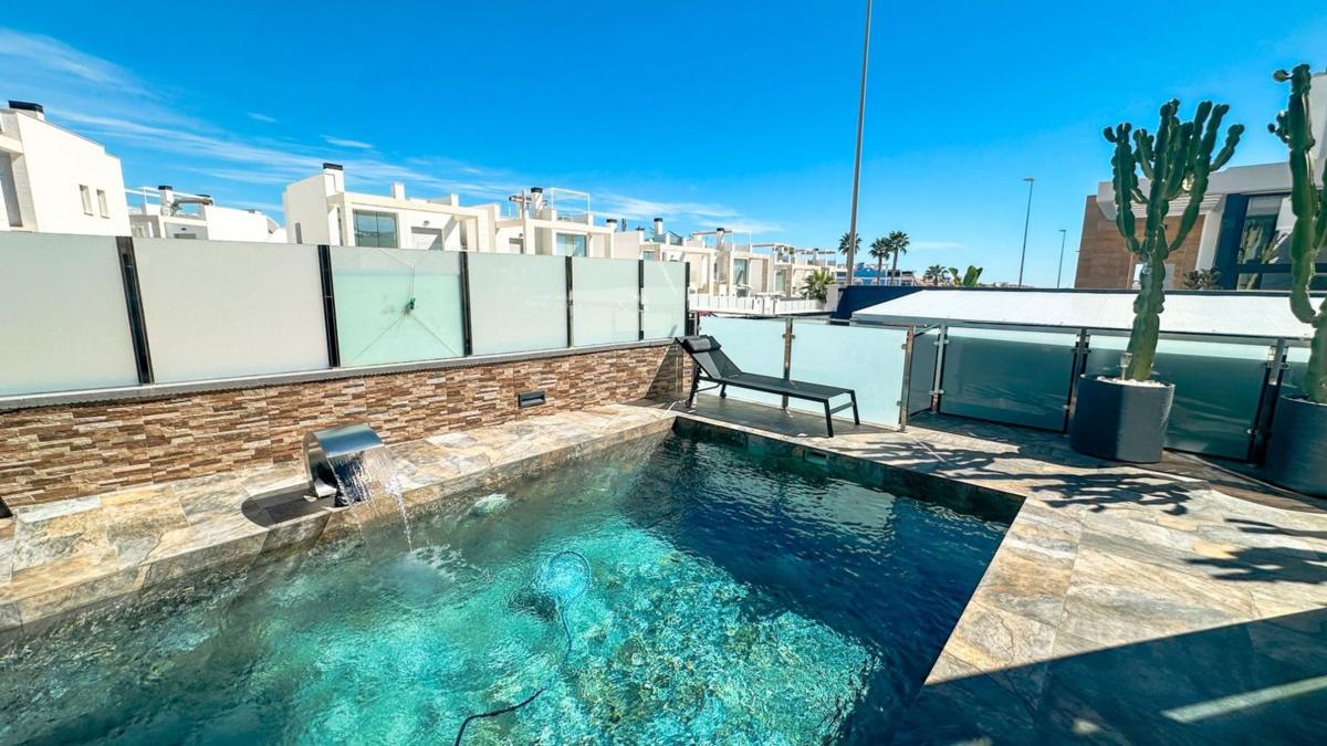 Sprzedaż niezależnego domku jednorodzinnego w  Casa o chalet en Lomas de Cabo Roig, Orihuela, Orihuela photo 5