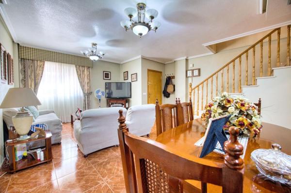 Chalet adosado en Centro, San Vicente del Raspeig thumbnail 3