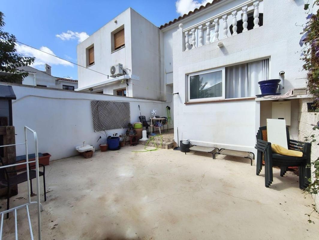Properties for sale and rent in Spain photo 3