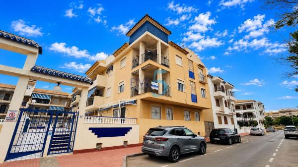 Sale of flat in Piso en Playa de los Náufragos, Torrevieja, Torrevieja
 photo 1