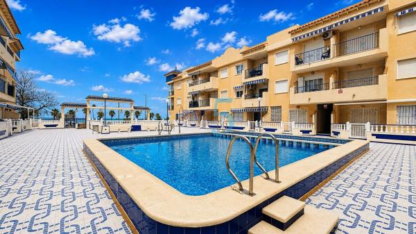 Sale of flat in Piso en Playa de los Náufragos, Torrevieja, Torrevieja
 photo 2