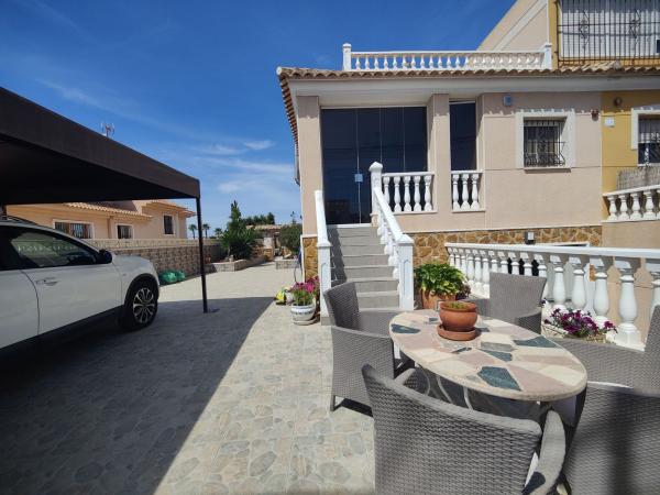 Chalet pareado en Calle Sol Poniente, Aguas Nuevas, Torrevieja photo 1