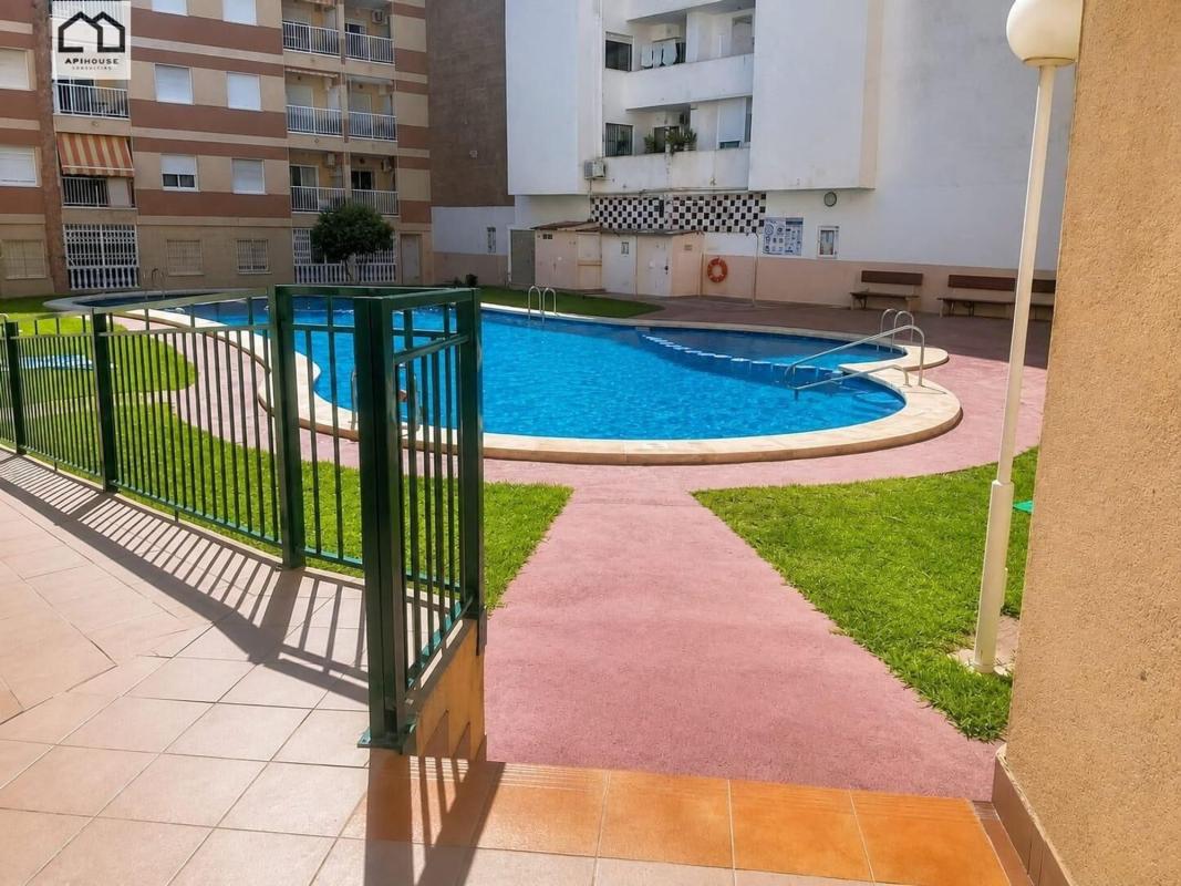 Venta de piso en Piso en Avenida Habaneras - Curva de Palangre, Torrevieja, Torrevieja
photo 2