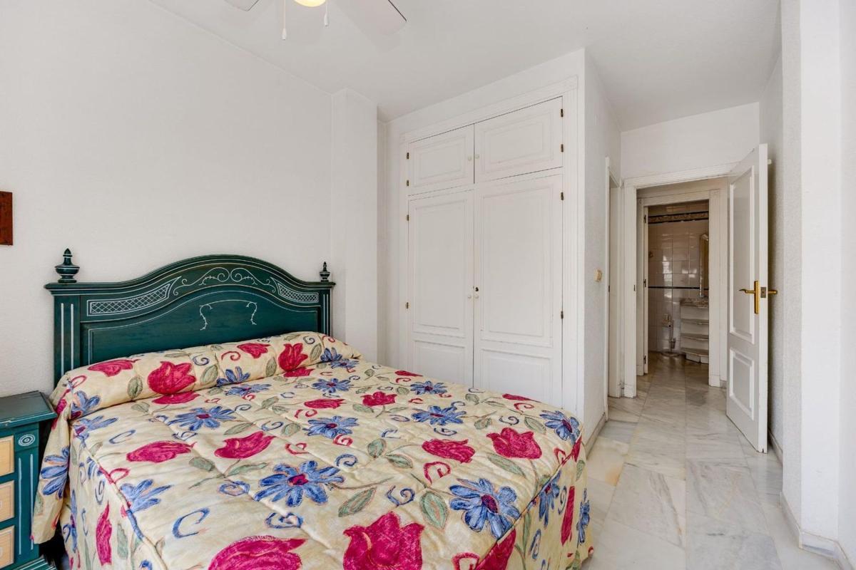 Venta de piso en Piso en Avenida Roentgen, 2, Zona los Frutales, Torrevieja, Torrevieja
photo 5