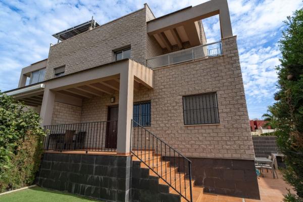 Chalet pareado en Aguas Nuevas, Torrevieja photo 1
