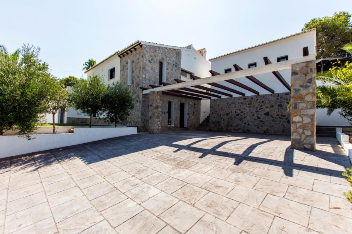 Properties for sale and rent in Spain photo 1