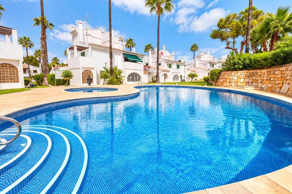 Sprzedaż niezależnego domku jednorodzinnego w Casa o chalet en Villamartín, Orihuela, Orihuela photo 2