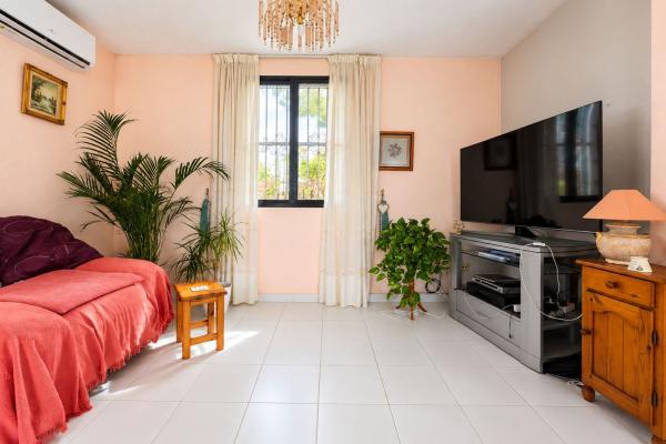 Chalet wolnostojący na sprzedaż w  Casa o chalet en Villamartín, Orihuela, Orihuela photo 4