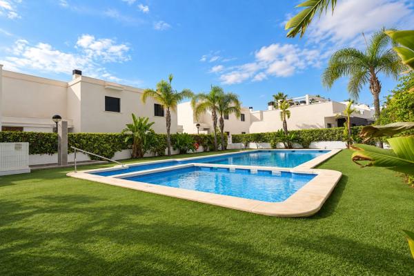 Chalet wolnostojący na sprzedaż w  Casa o chalet en Lomas de Cabo Roig, Orihuela, Orihuela photo 1