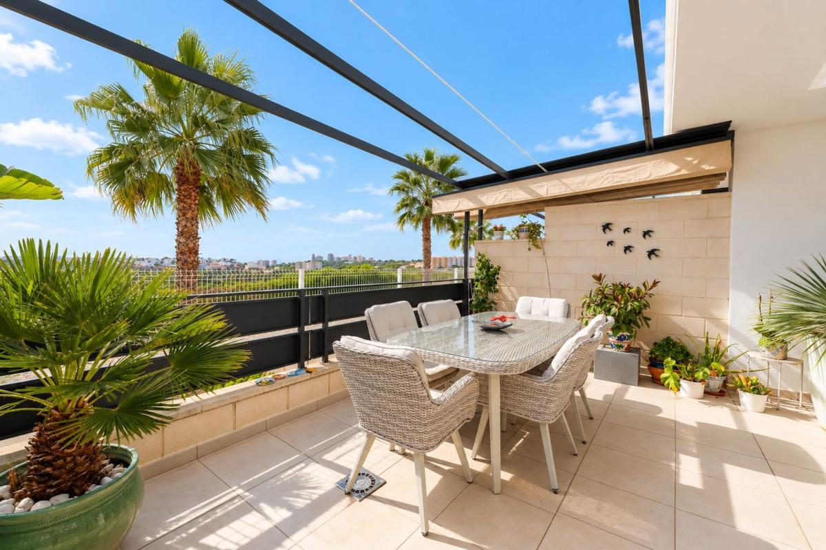 Sprzedaż niezależnego domku jednorodzinnego w  Casa o chalet en Lomas de Cabo Roig, Orihuela, Orihuela photo 4