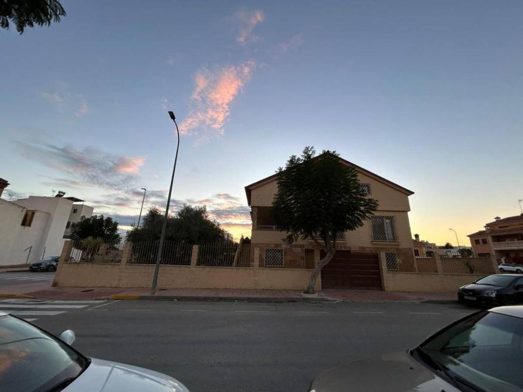 Properties for sale and rent in Spain photo 3