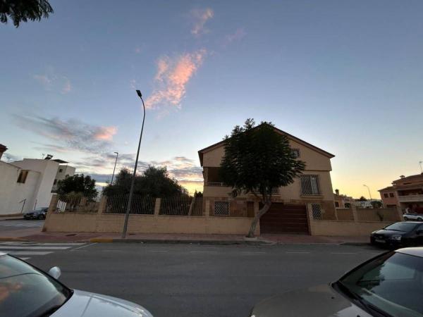 Chalet pareado en Calle Juan Carlos I, Albatera photo 3
