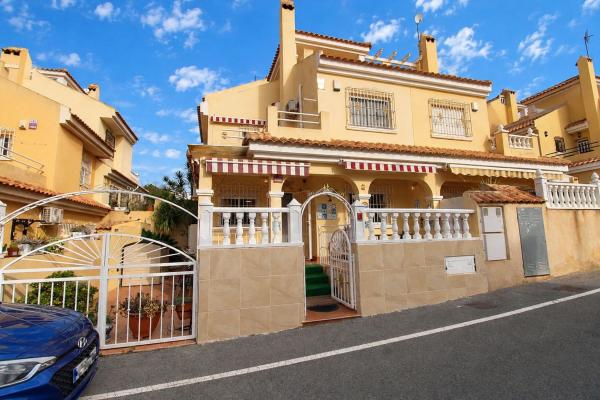 Chalet adosado en Zona Lago - Los Almendros, Orihuela photo 1