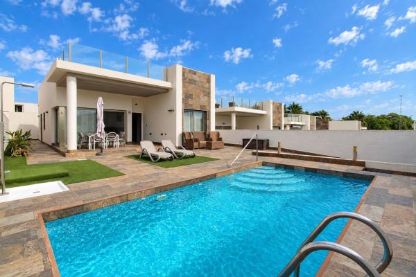 Chalet wolnostojący na sprzedaż w  Casa o chalet en Villamartín, Orihuela, Orihuela photo 1