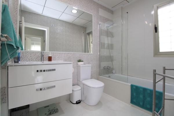 Chalet wolnostojący na sprzedaż w  Casa o chalet en Villamartín, Orihuela, Orihuela photo 4