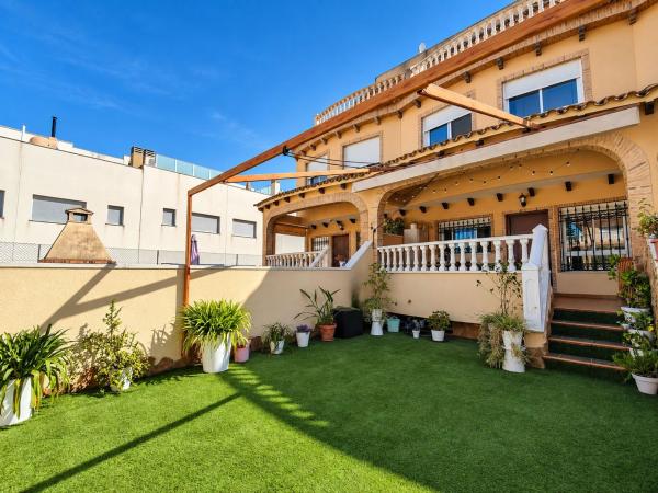 Chalet adosado en Calle Pere de Bonvilar, Urbanizaciones, Guardamar del Segura photo 2