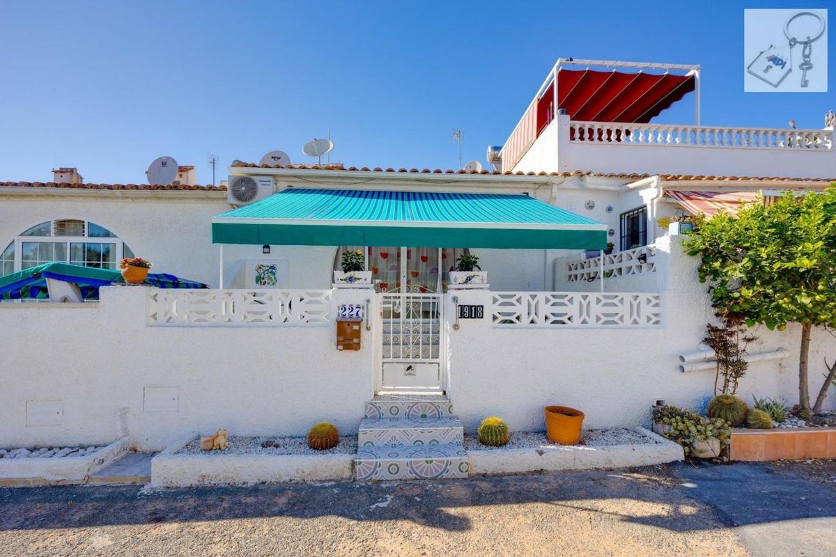 Продажа отдельного шале в Casa o chalet en La Siesta - El Salado - Torreta, Torrevieja, Торревьеха photo 4
