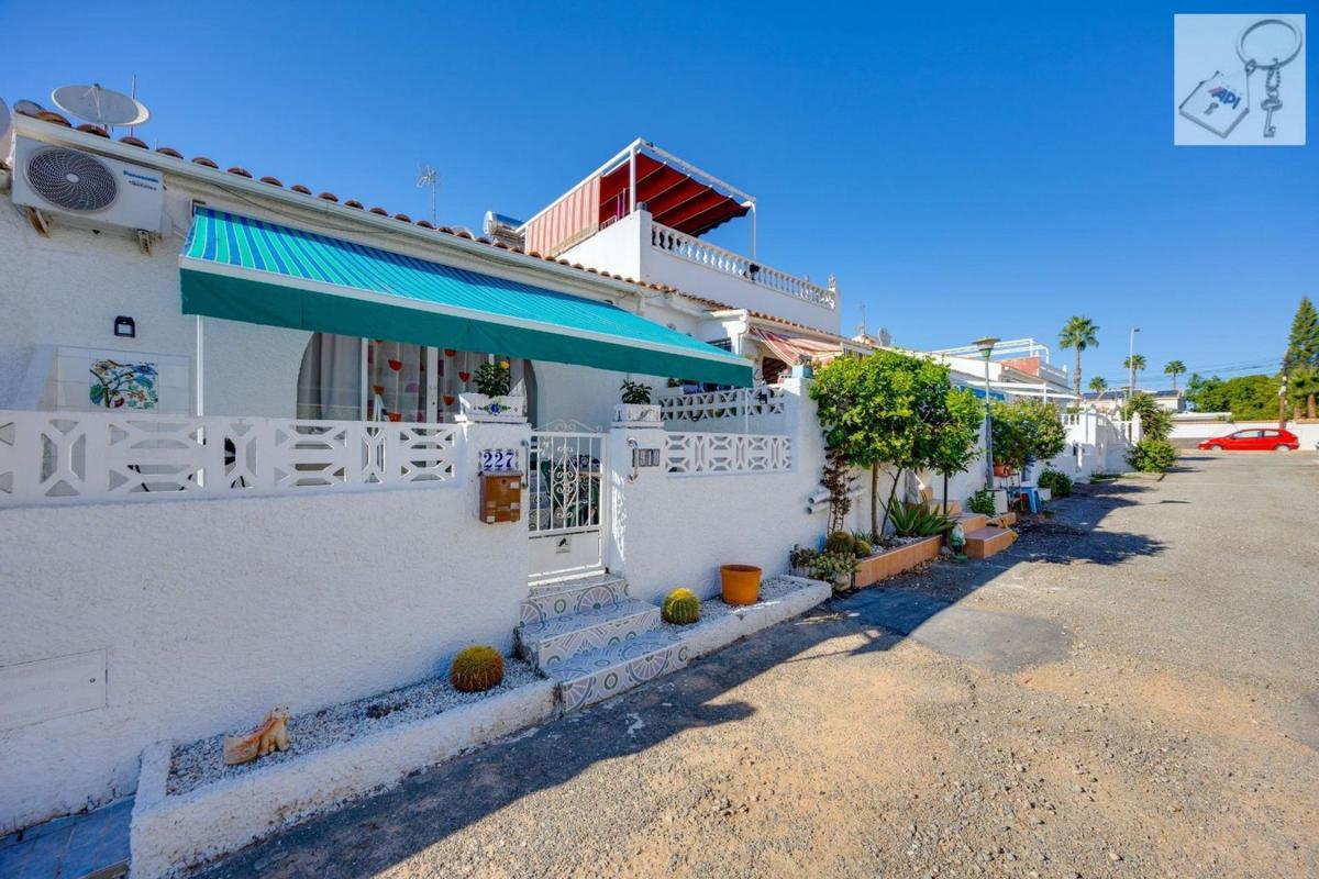 Продажа отдельного шале в Casa o chalet en La Siesta - El Salado - Torreta, Torrevieja, Торревьеха photo 5