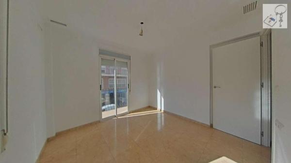 Sale of flat in Piso en Calle José Mas Esteve, Reina Victoria-Miguel Hernández, Elche / Elx, Elche / Elx
photo 1