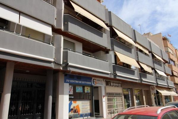 Venta de piso en Piso en Calle de Pedro Lorca, Las Piscinas Naturales, Torrevieja, Torrevieja
thumbnail 2
