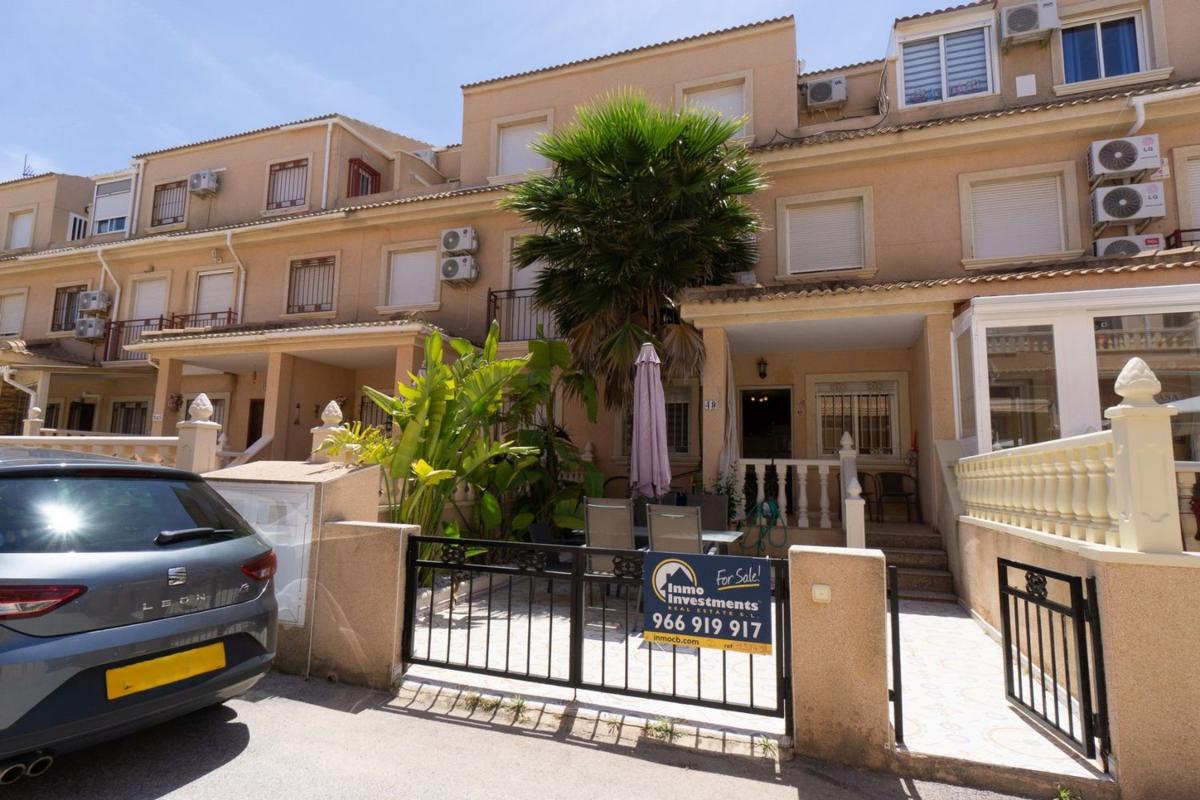 Sale of independent chalet in Casa o chalet en Playa Flamenca, Orihuela, Orihuela
photo 1