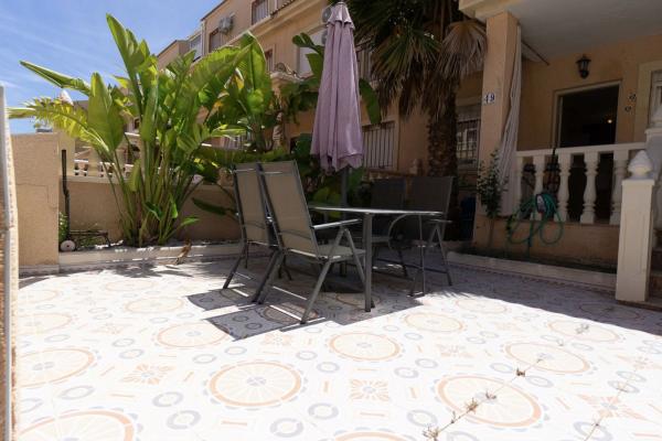 Chalet wolnostojący na sprzedaż w Casa o chalet en Playa Flamenca, Orihuela, Orihuela thumbnail 3