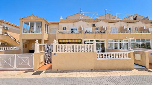 Chalet adosado en Calle del Corzo, La Chismosa, Orihuela thumbnail 2