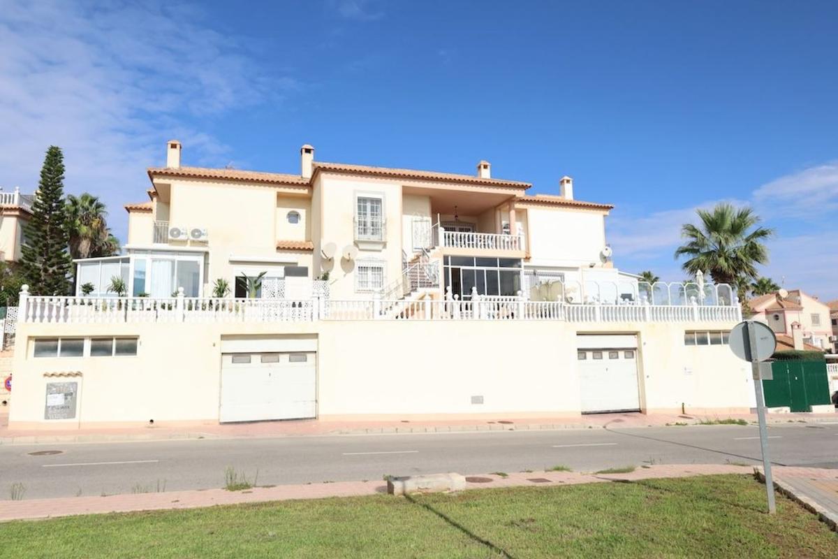 Venta de piso en Piso en Calle la Sagra, Los Balcones - Los Altos del Edén, Torrevieja, Torrevieja
 photo 2