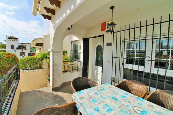 Chalet adosado en Calle Ruperto Chapi, 57, Villamartín, Orihuela photo 4