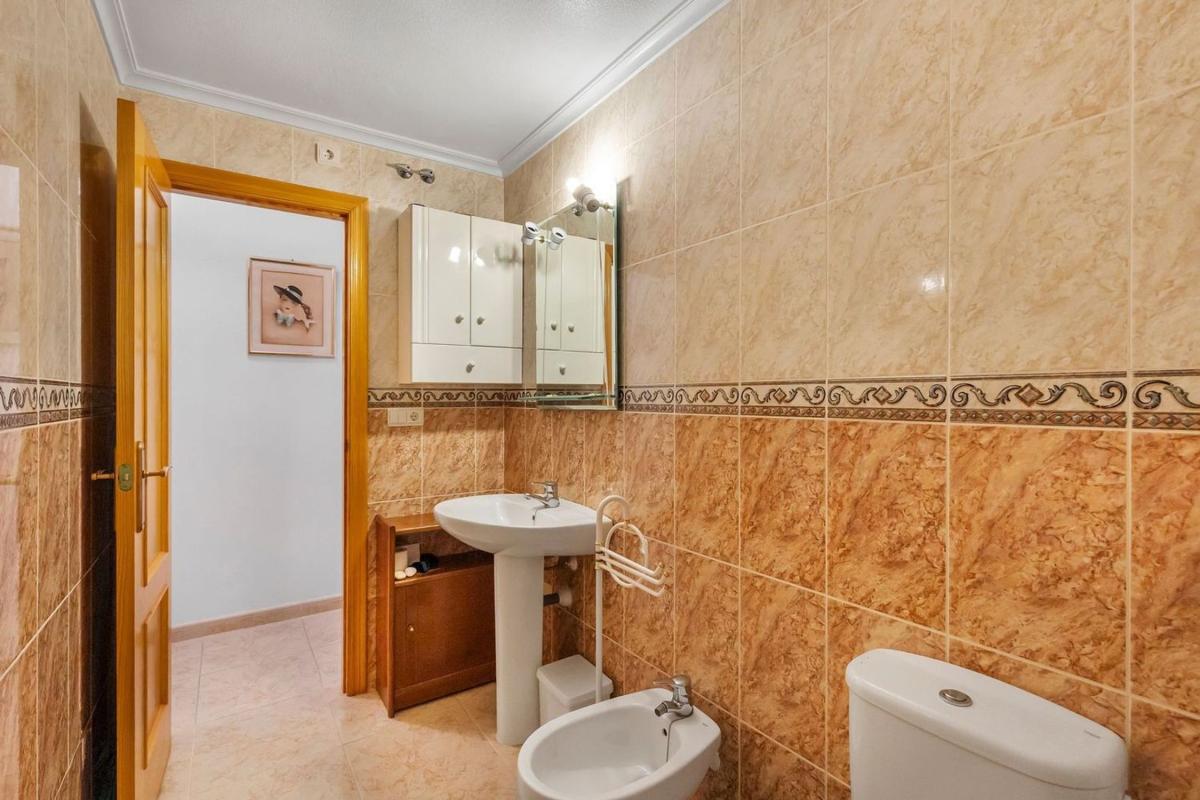 Sale of apartment in Piso en Calle Callosa del Segura, Playa de los Náufragos, Torrevieja, Torrevieja
photo 4